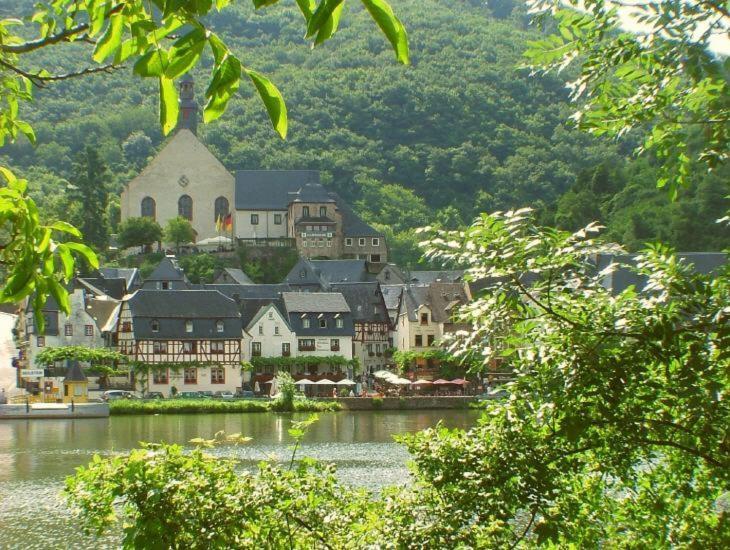 Hotel Gute Quelle Байльштайн Экстерьер фото